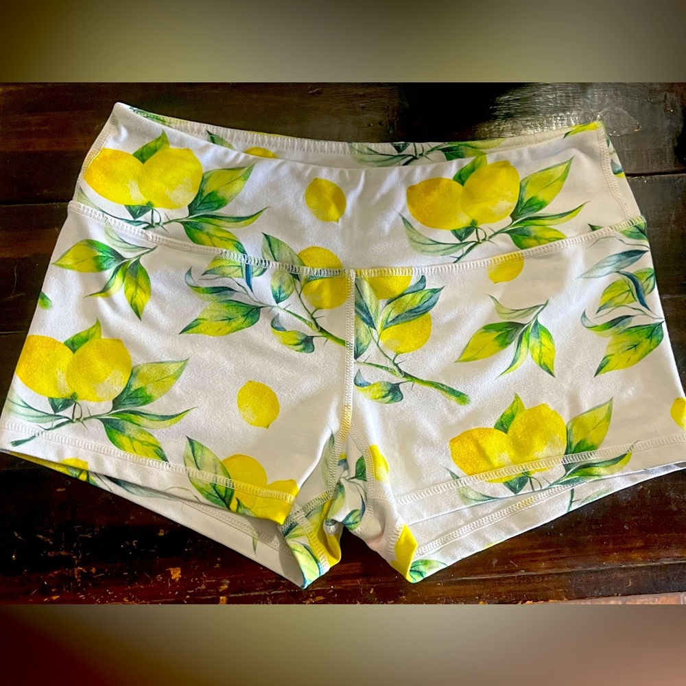 Lemon Print Women's Shorts